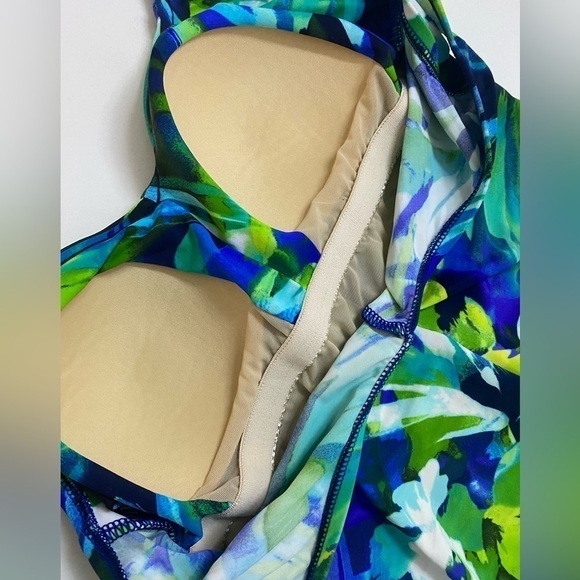 Maxine of Hollywood - Ruched Tropical Floral Shirred Front Girl Leg One Piece - Picture 4 of 7